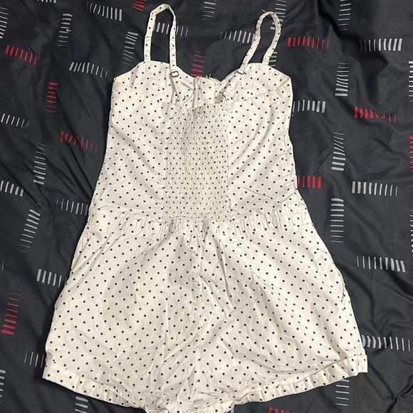This is a medium kids romper - Picture 2 of 2